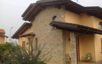 Rivestimento Villa in Pietra di Credaro con lavorazione classica